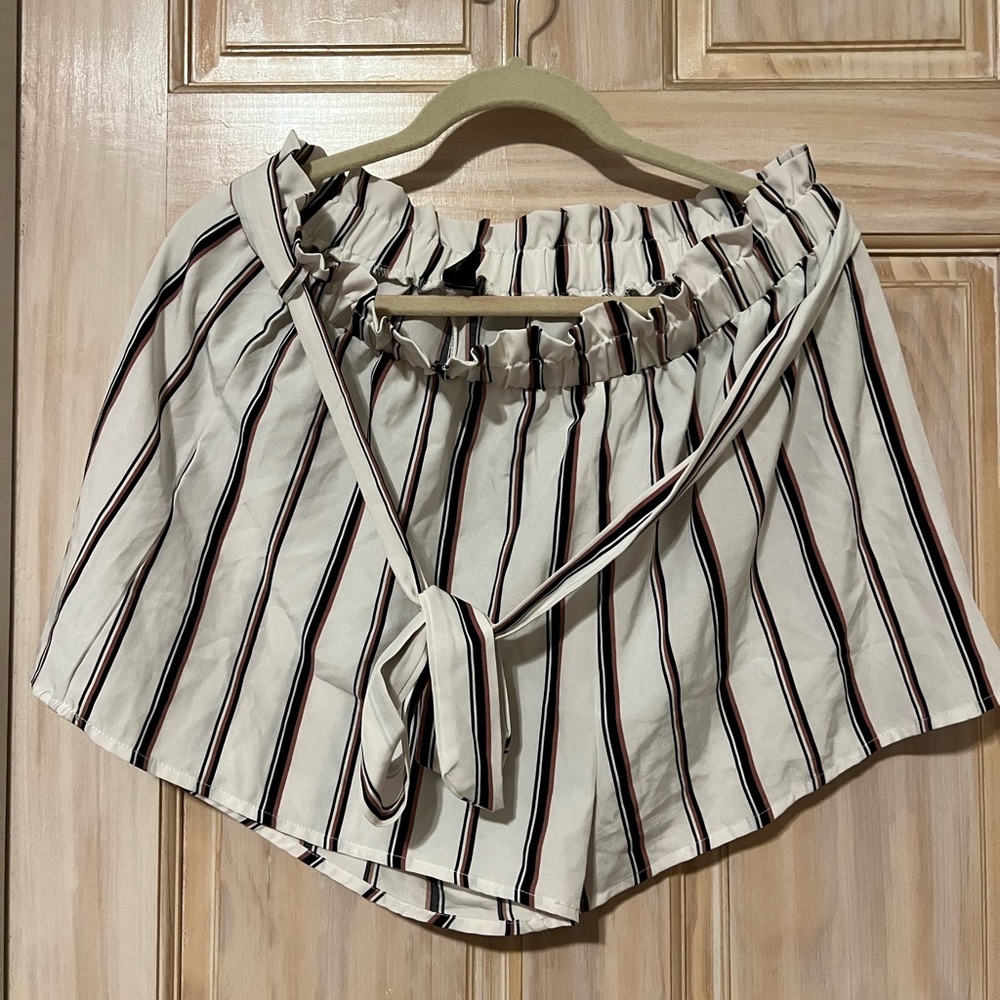 White Striped Paperbag Short size 1XL